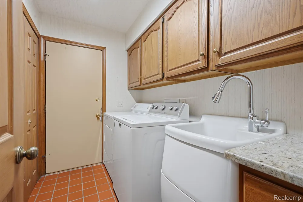 152 Overlake Lake Orion Village, MI 48362