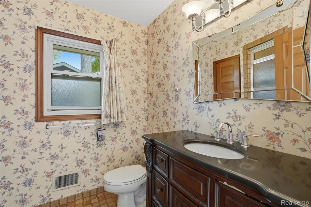 152 Overlake Lake Orion Village, MI 48362