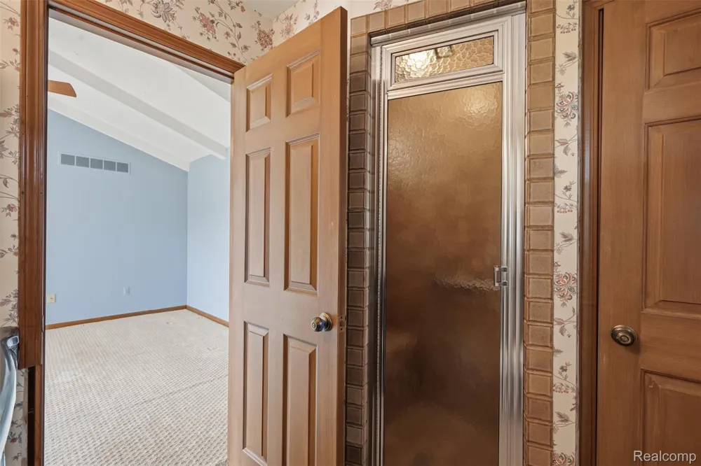 152 Overlake Lake Orion Village, MI 48362