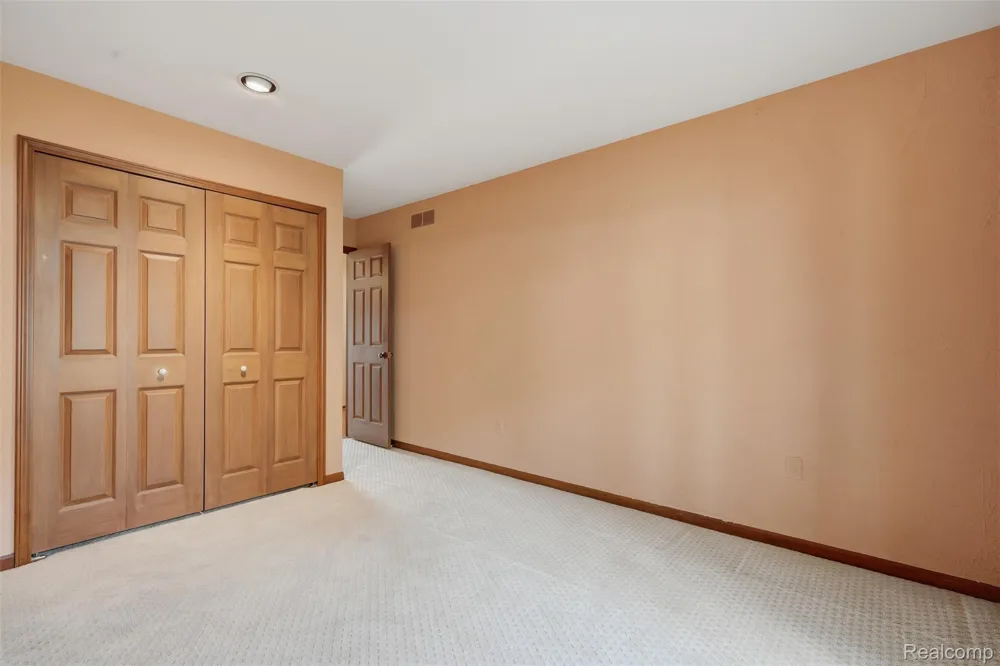 152 Overlake Lake Orion Village, MI 48362