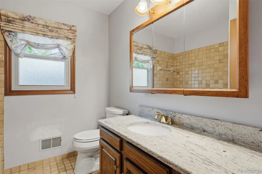 152 Overlake Lake Orion Village, MI 48362