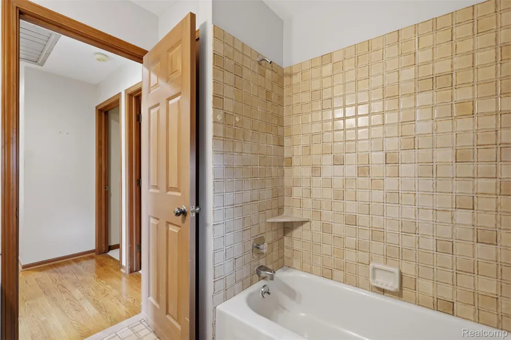 152 Overlake Lake Orion Village, MI 48362