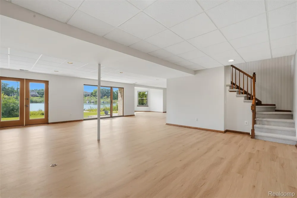 152 Overlake Lake Orion Village, MI 48362
