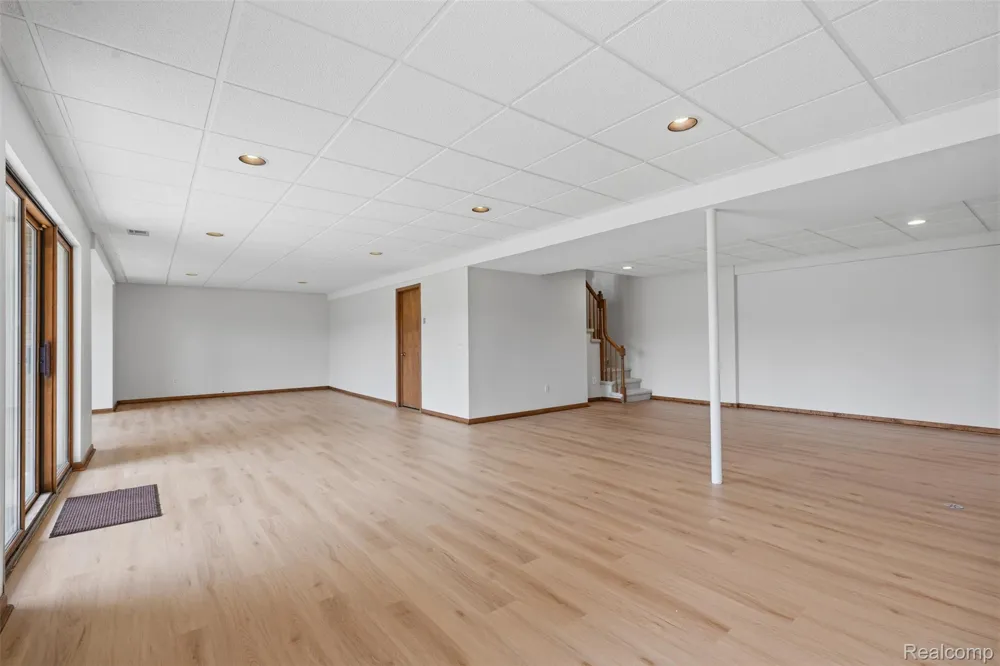 152 Overlake Lake Orion Village, MI 48362