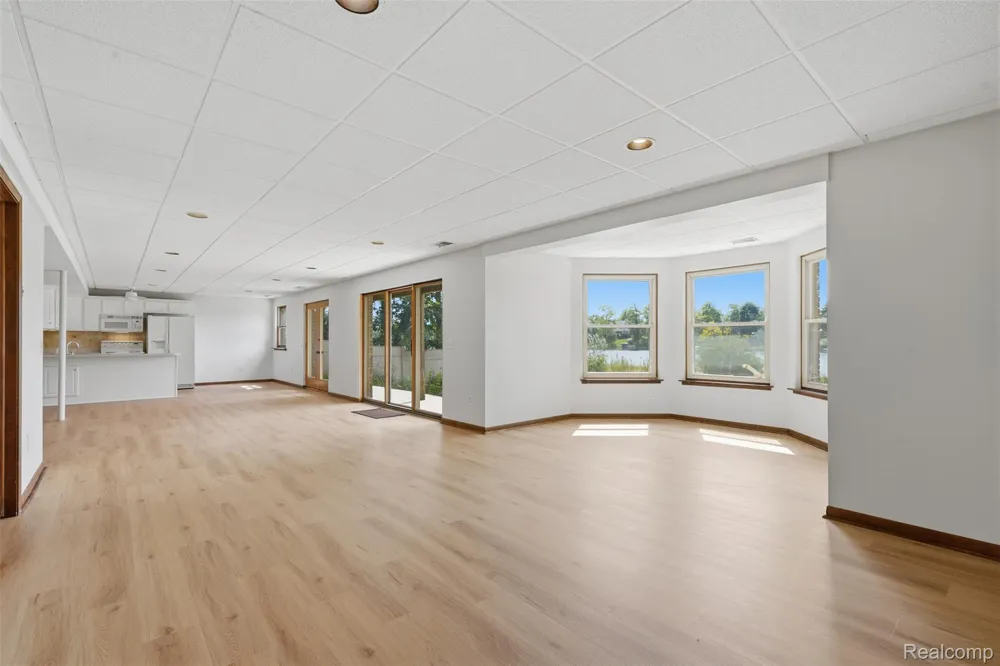 152 Overlake Lake Orion Village, MI 48362