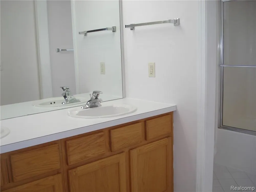 1782 SHEPHERDS Troy City, MI 48084