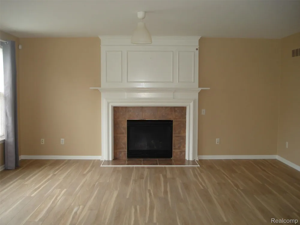 1782 SHEPHERDS Troy City, MI 48084