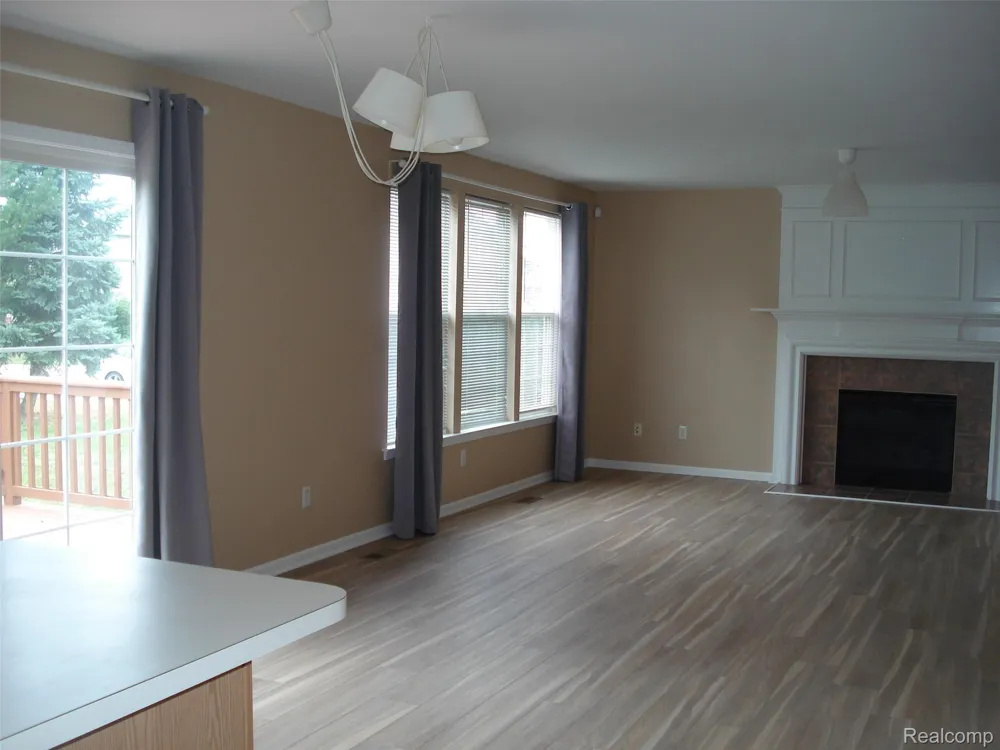 1782 SHEPHERDS Troy City, MI 48084