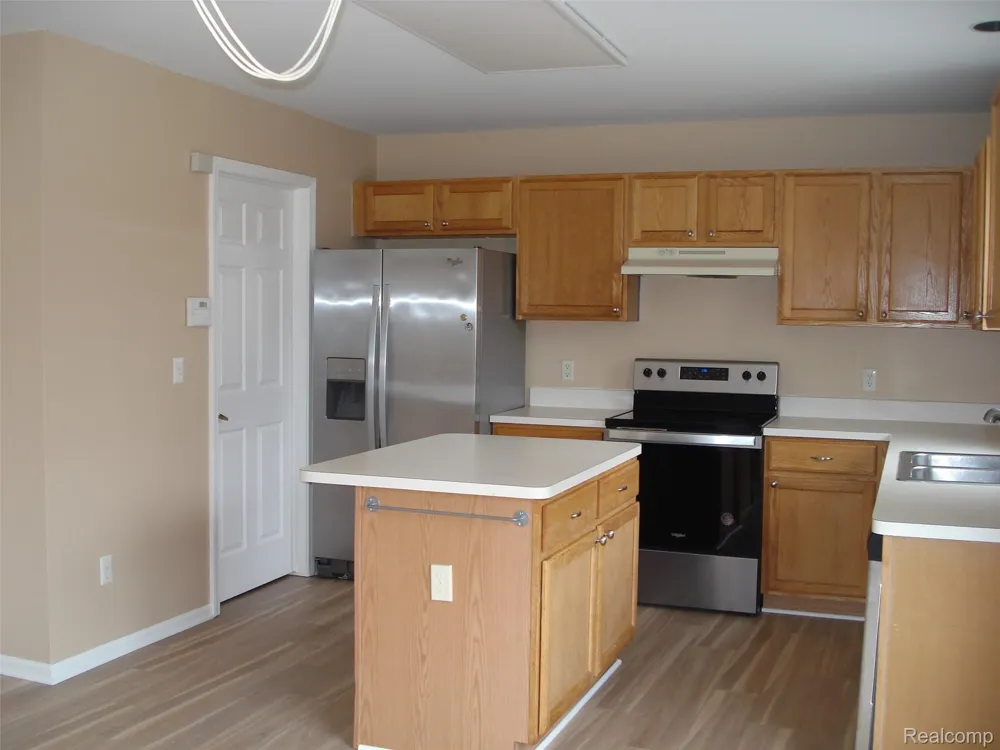 1782 SHEPHERDS Troy City, MI 48084