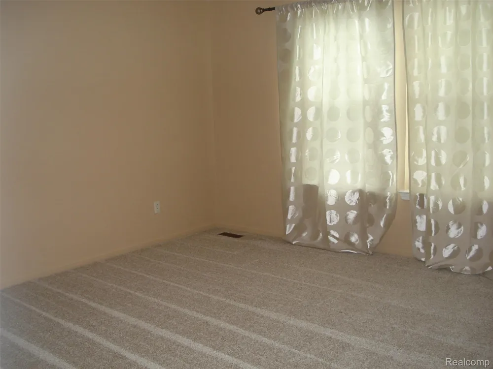 1782 SHEPHERDS Troy City, MI 48084