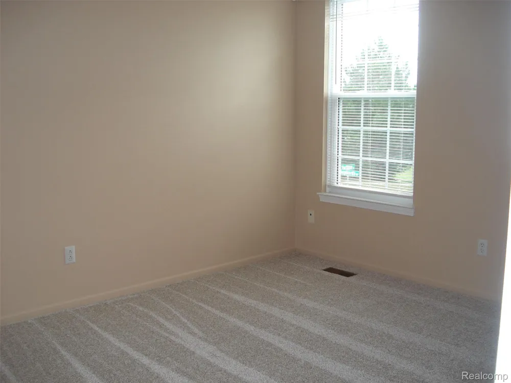1782 SHEPHERDS Troy City, MI 48084