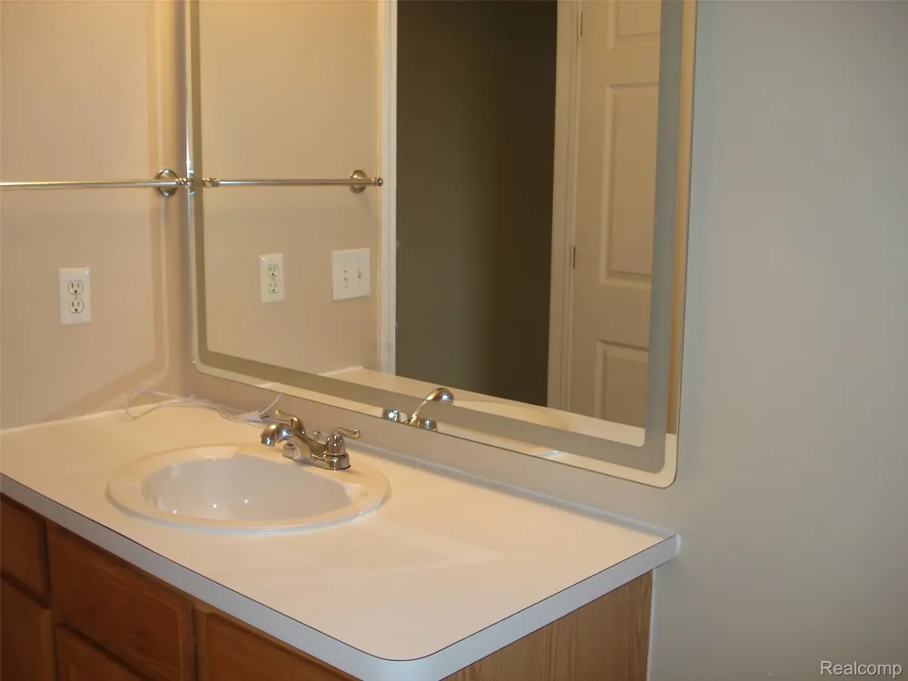 1782 SHEPHERDS Troy City, MI 48084