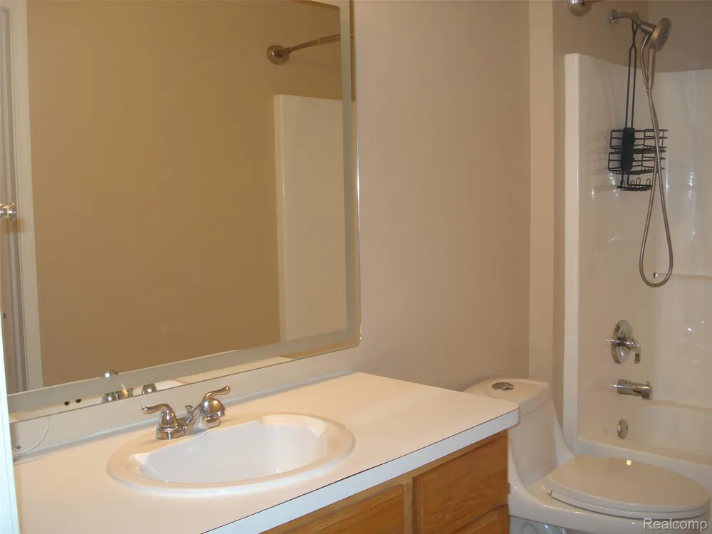 1782 SHEPHERDS Troy City, MI 48084