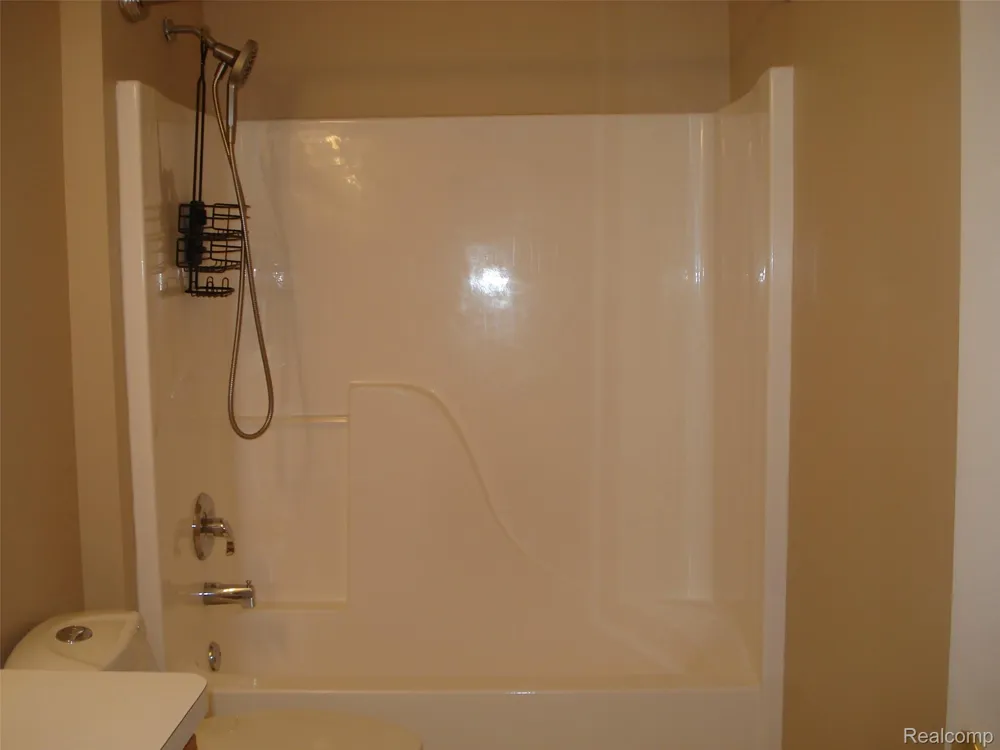 1782 SHEPHERDS Troy City, MI 48084