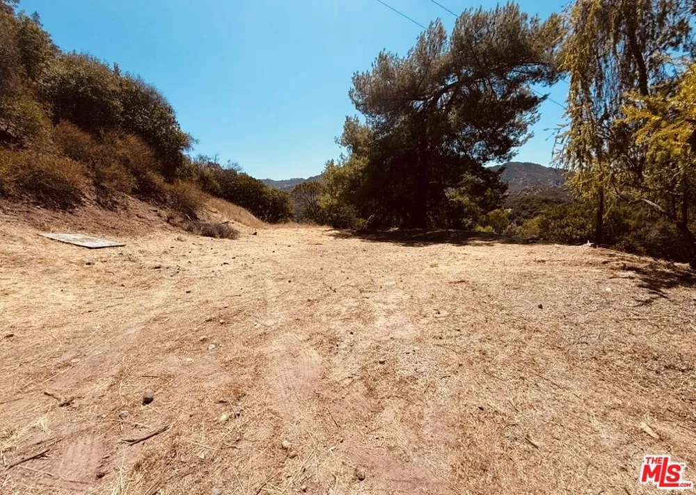 1664 Gunnison Trail Topanga, CA 90290
