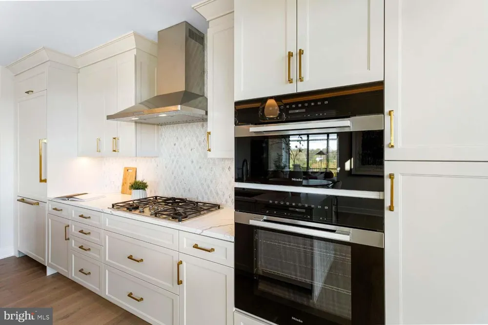 6718 LOWELL AVENUE #802 Mclean, VA 22101