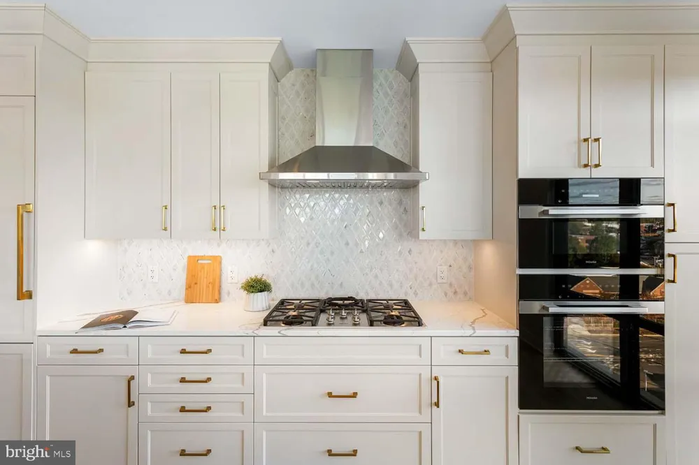 6718 LOWELL AVENUE #802 Mclean, VA 22101