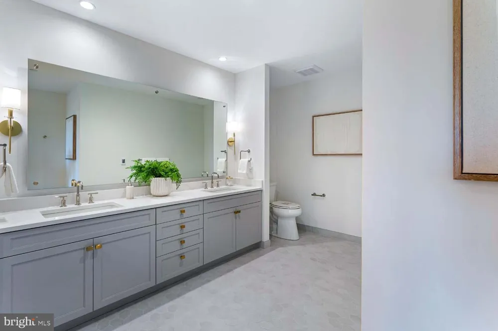 6718 LOWELL AVENUE #802 Mclean, VA 22101