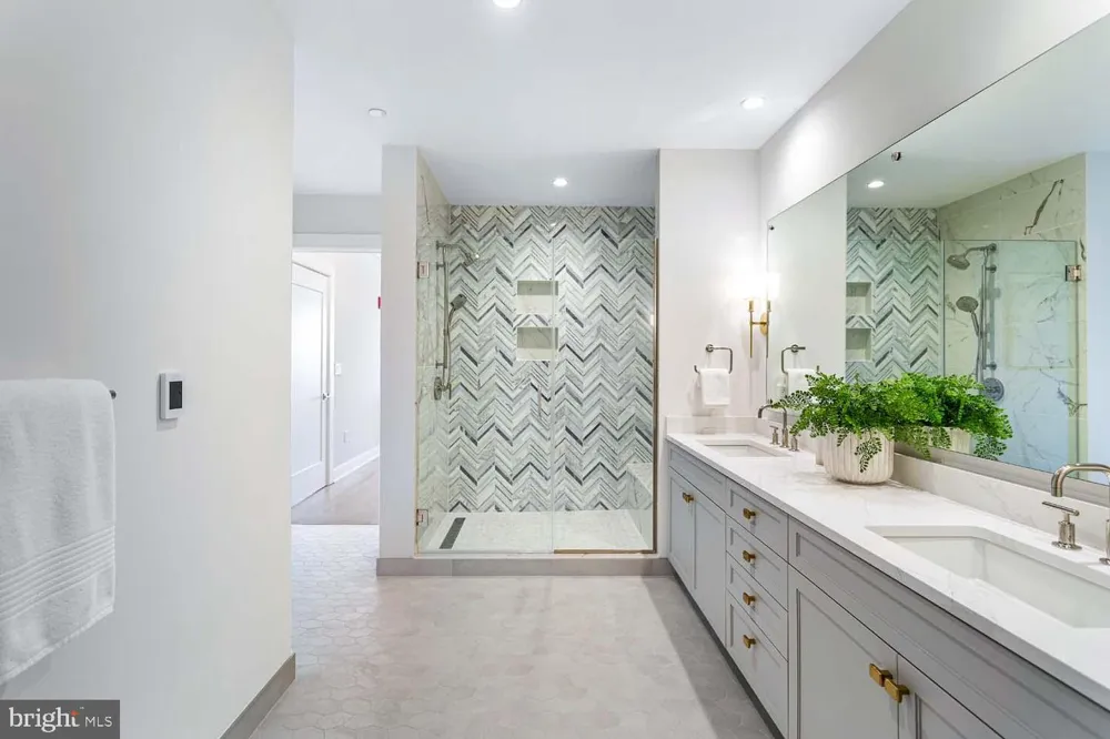 6718 LOWELL AVENUE #802 Mclean, VA 22101