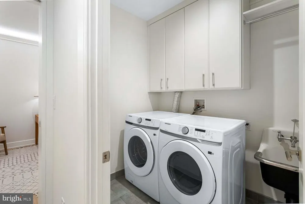 6718 LOWELL AVENUE #802 Mclean, VA 22101