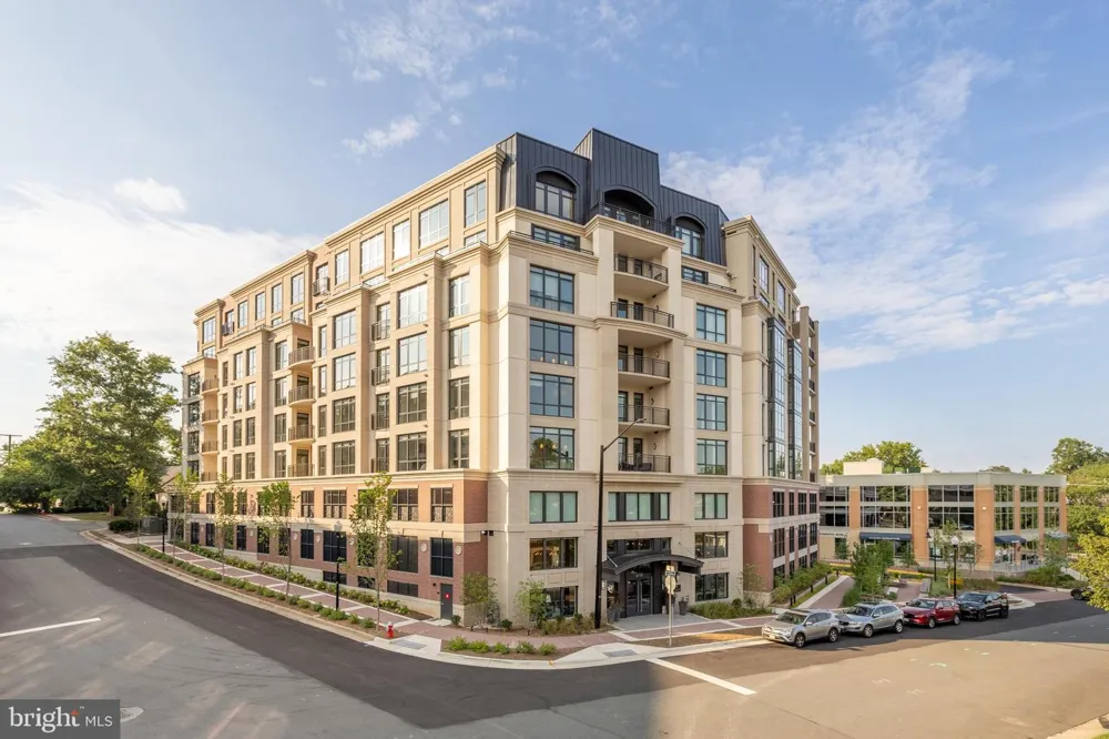 6718 LOWELL AVENUE #802 Mclean, VA 22101
