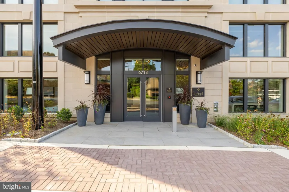 6718 LOWELL AVENUE #802 Mclean, VA 22101