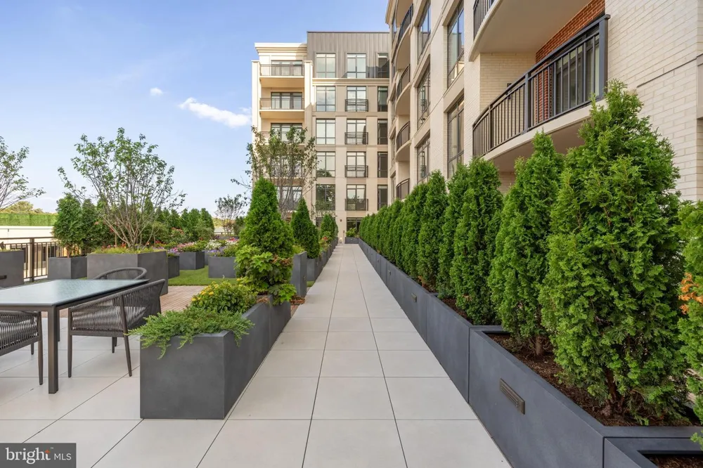 6718 LOWELL AVENUE #802 Mclean, VA 22101