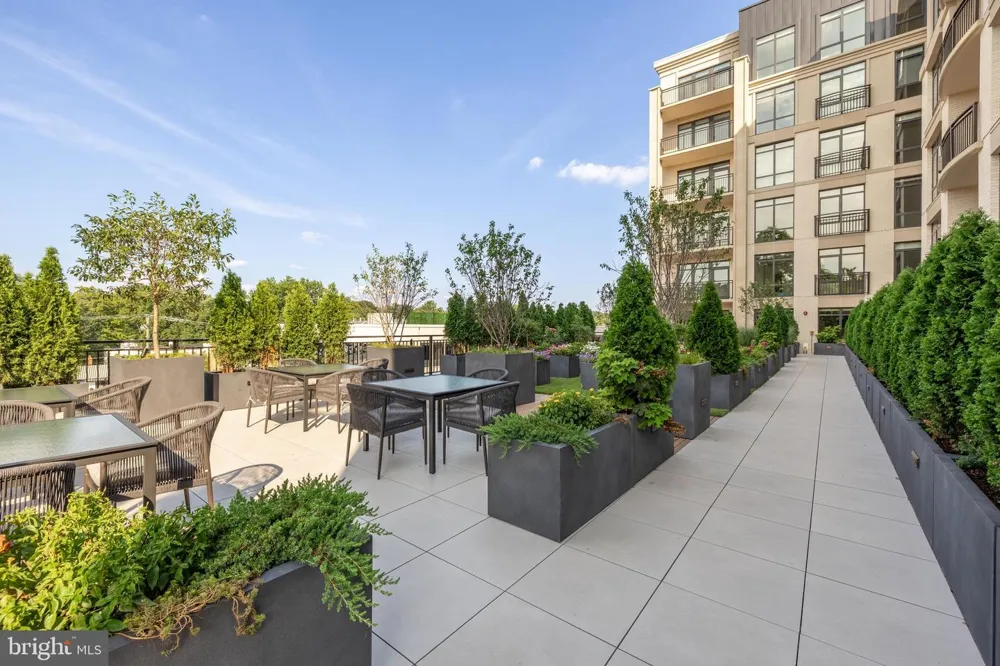 6718 LOWELL AVENUE #802 Mclean, VA 22101