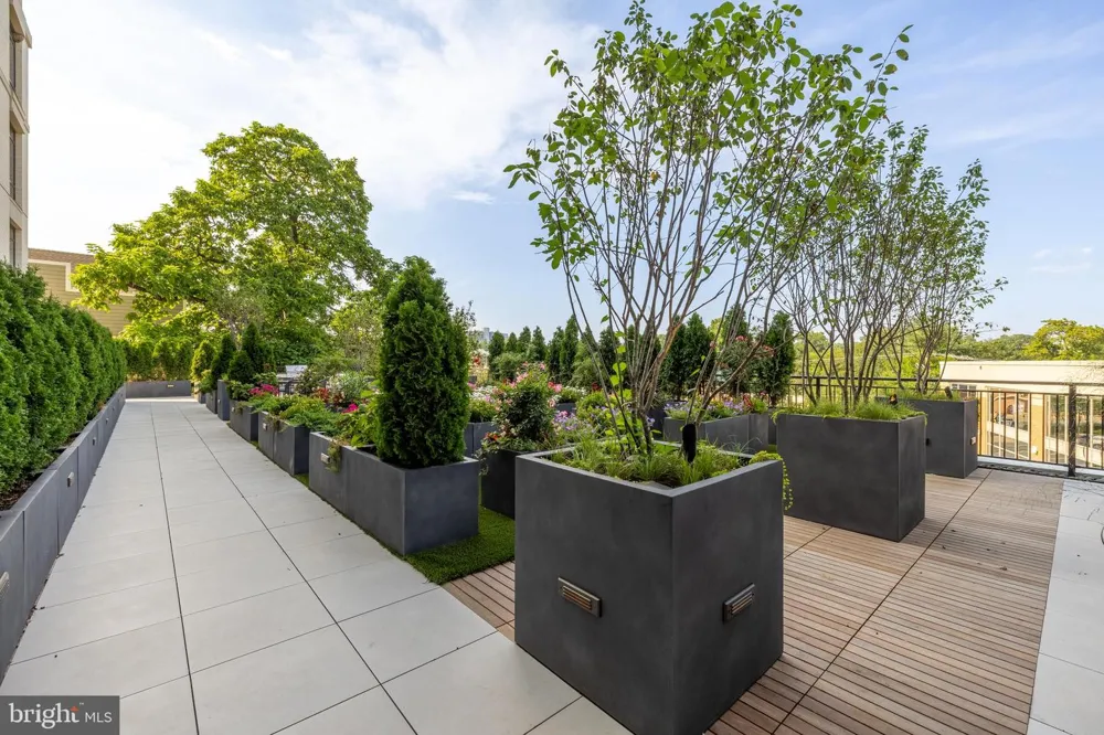 6718 LOWELL AVENUE #802 Mclean, VA 22101