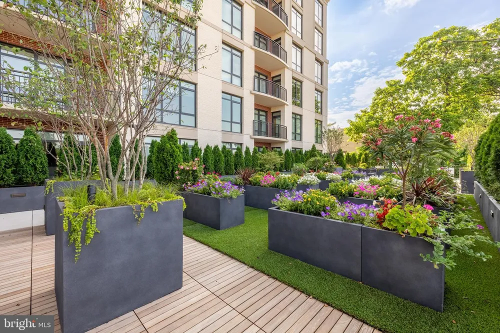 6718 LOWELL AVENUE #802 Mclean, VA 22101