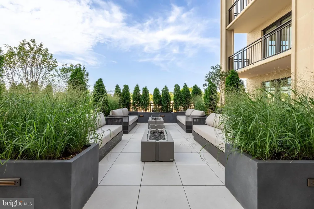 6718 LOWELL AVENUE #802 Mclean, VA 22101