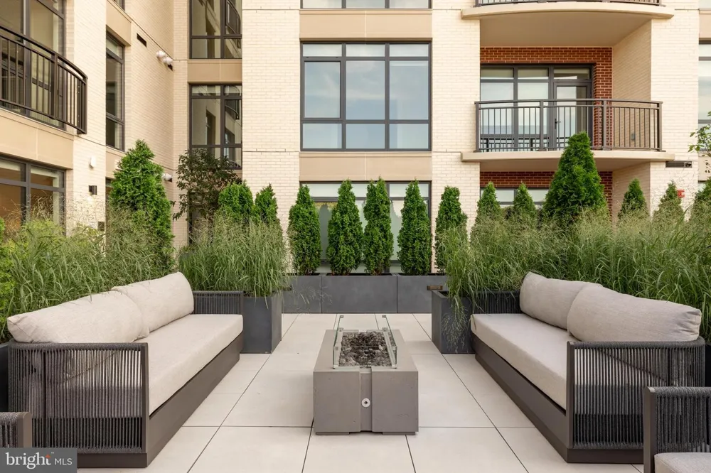6718 LOWELL AVENUE #802 Mclean, VA 22101