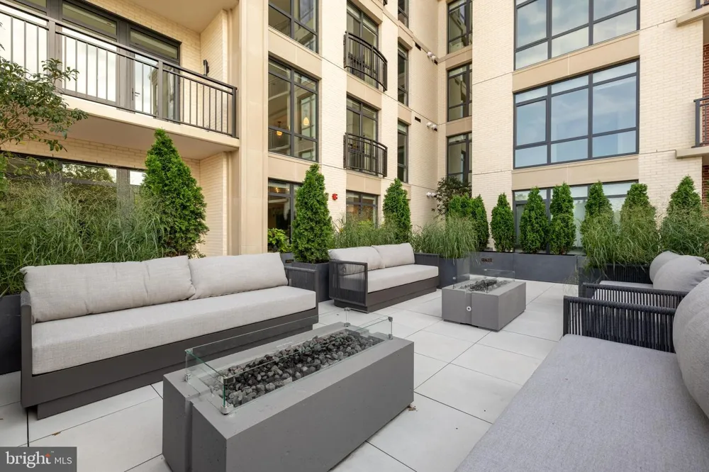 6718 LOWELL AVENUE #802 Mclean, VA 22101