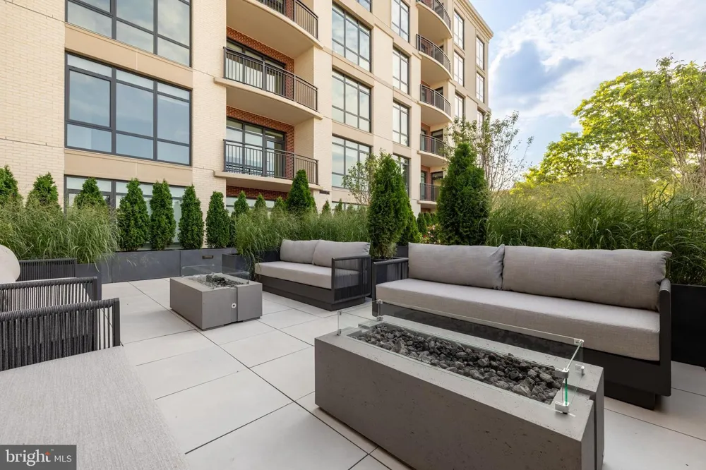 6718 LOWELL AVENUE #802 Mclean, VA 22101