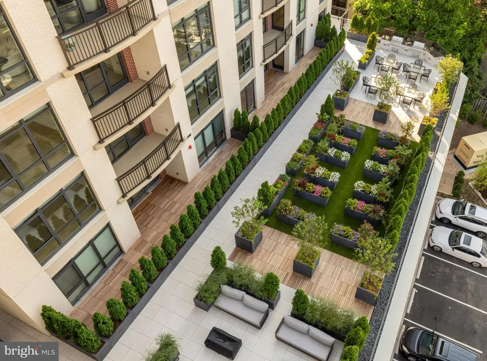 6718 LOWELL AVENUE #802 Mclean, VA 22101