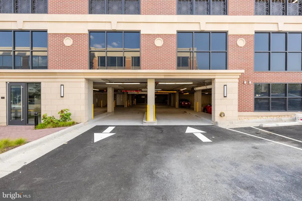 6718 LOWELL AVENUE #802 Mclean, VA 22101