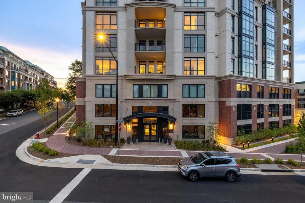 6718 LOWELL AVENUE #802 Mclean, VA 22101