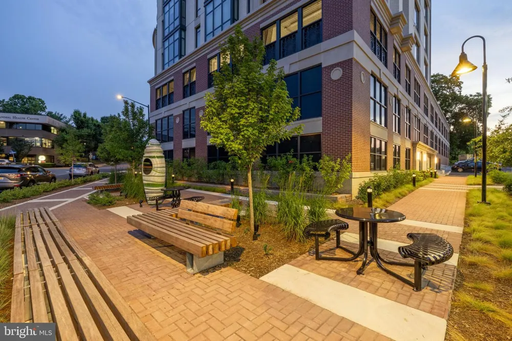 6718 LOWELL AVENUE #802 Mclean, VA 22101