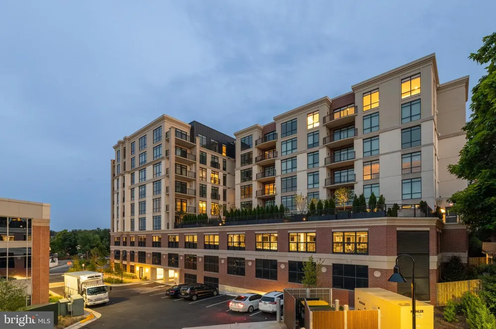 6718 LOWELL AVENUE #802 Mclean, VA 22101