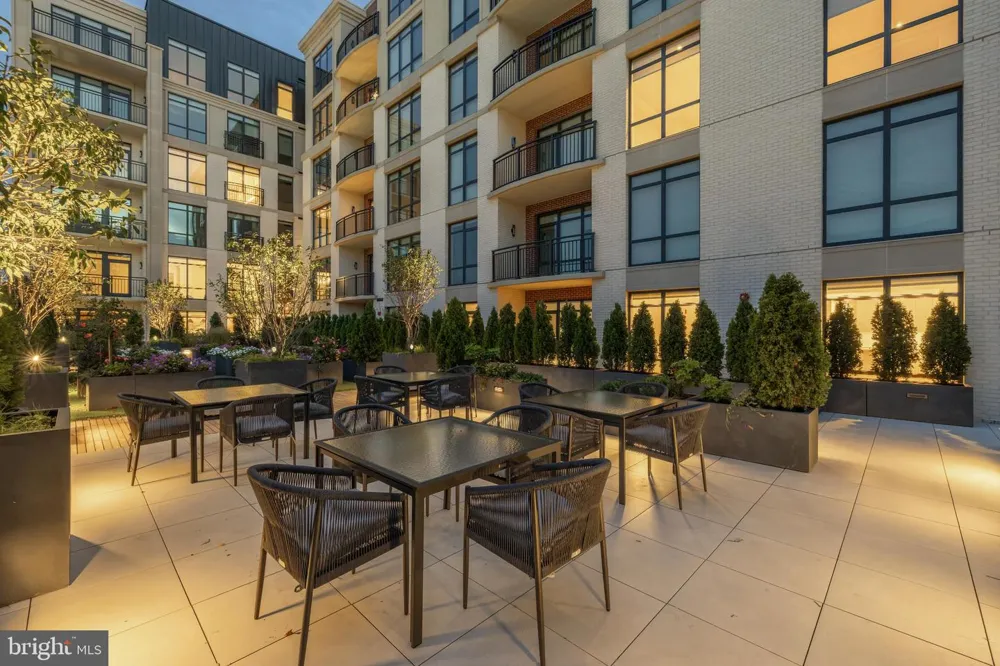 6718 LOWELL AVENUE #802 Mclean, VA 22101