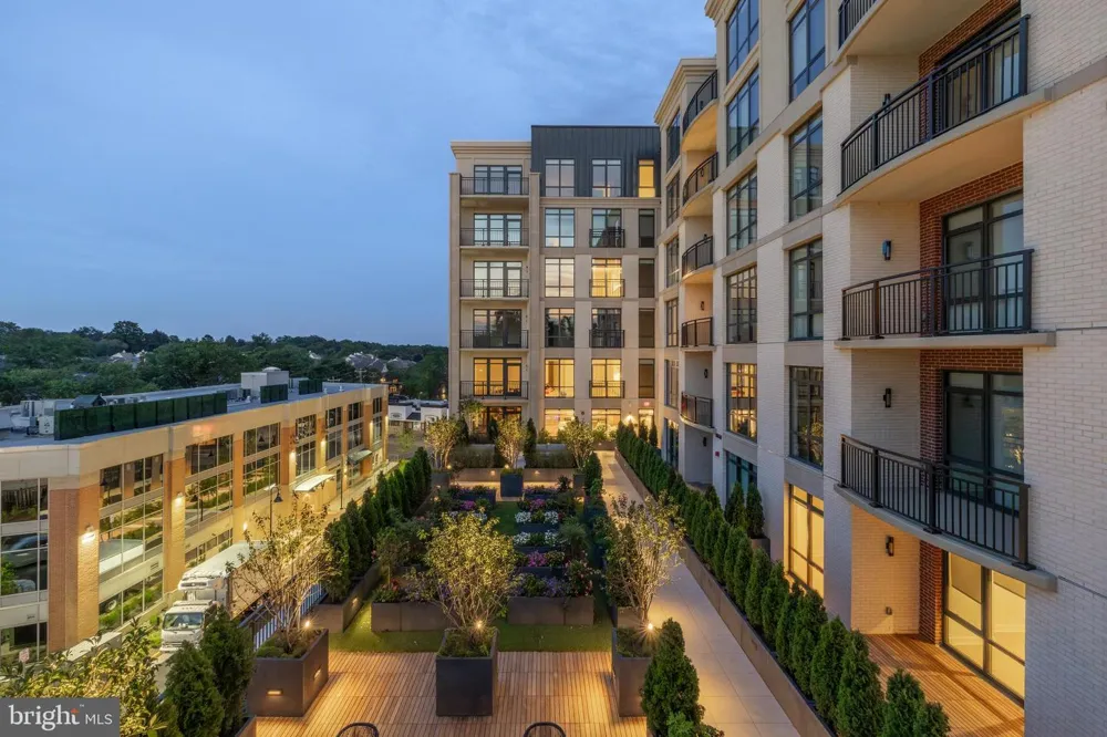 6718 LOWELL AVENUE #802 Mclean, VA 22101