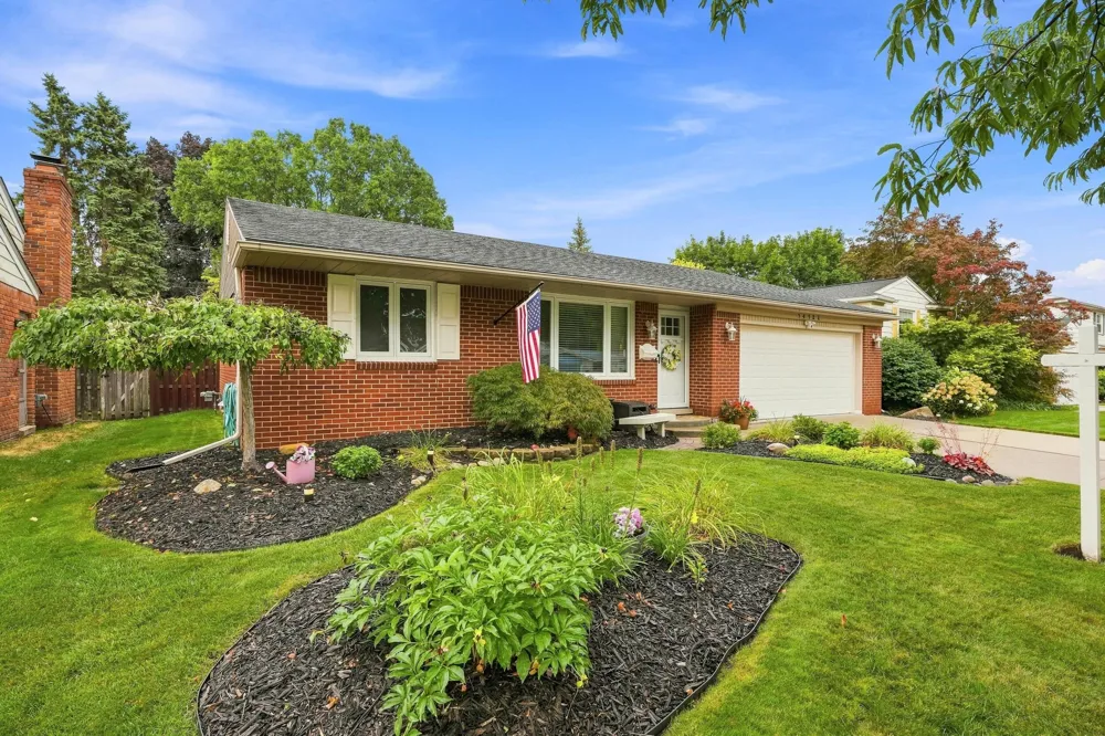14122 Hubbard Street Livonia City, MI 48154