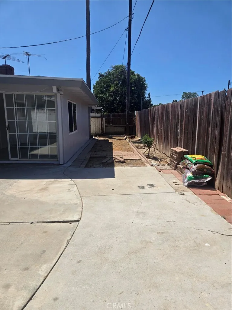 2530 S Rene Santa Ana, CA 92704