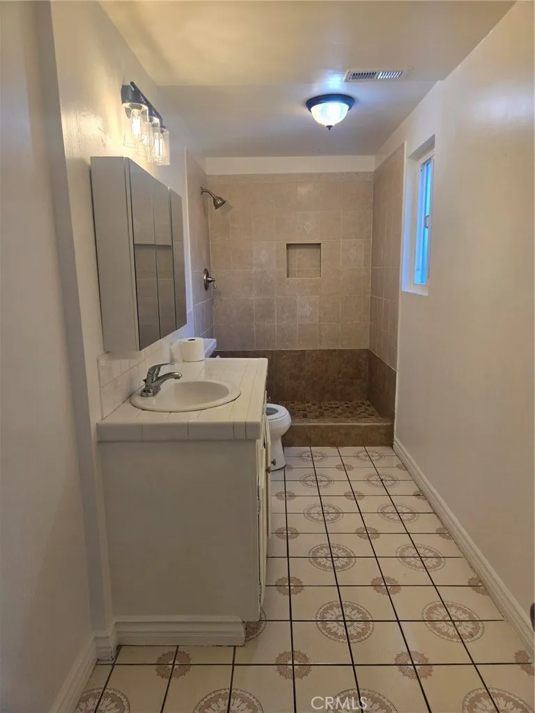 2530 S Rene Santa Ana, CA 92704