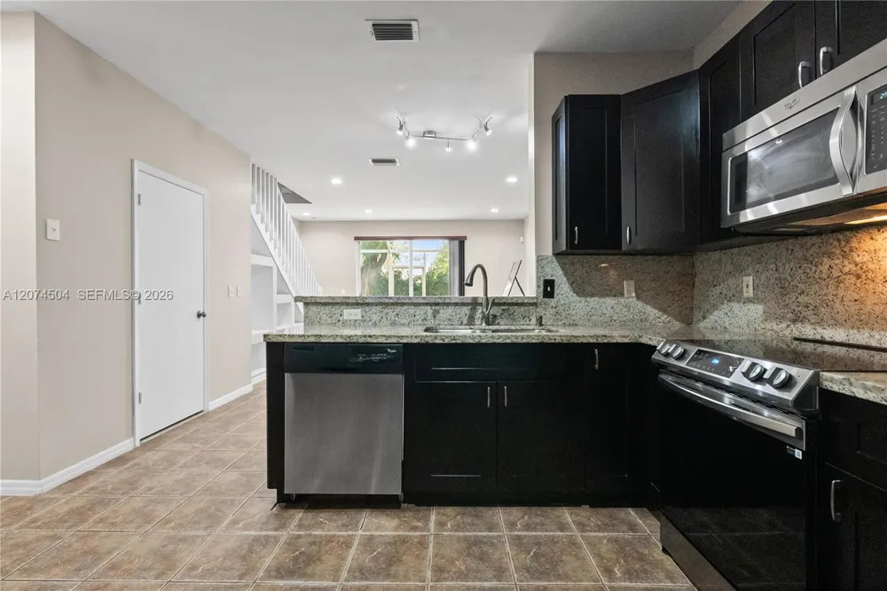 2082 Madeira Dr #2082 Weston, FL 33327
