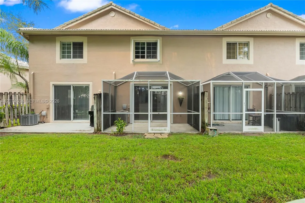 2082 Madeira Dr #2082 Weston, FL 33327