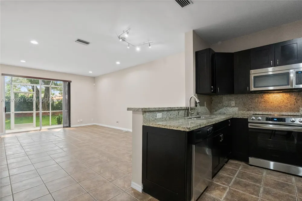 2082 Madeira Dr #2082 Weston, FL 33327