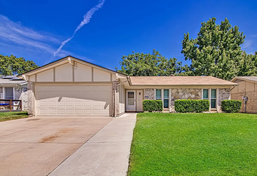 223 Countryside Drive Arlington, TX 76014