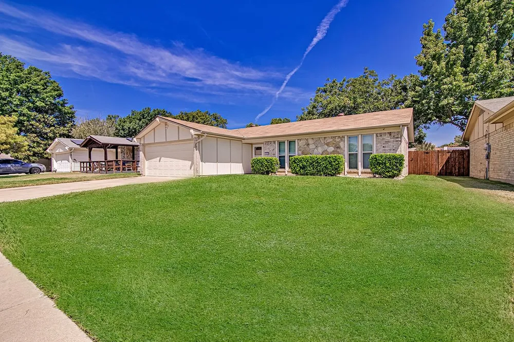 223 Countryside Drive Arlington, TX 76014