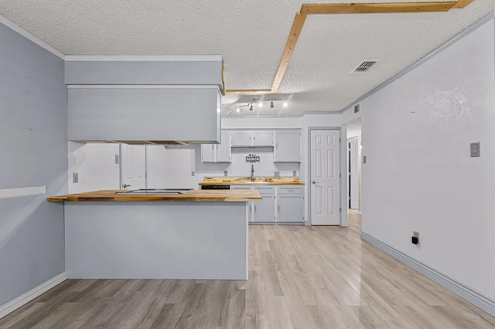 223 Countryside Drive Arlington, TX 76014